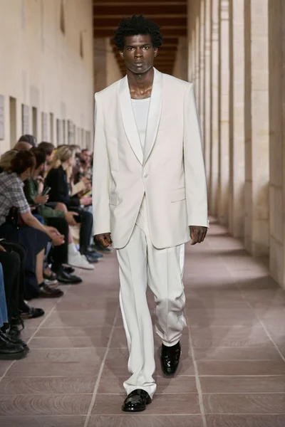 Look 3
